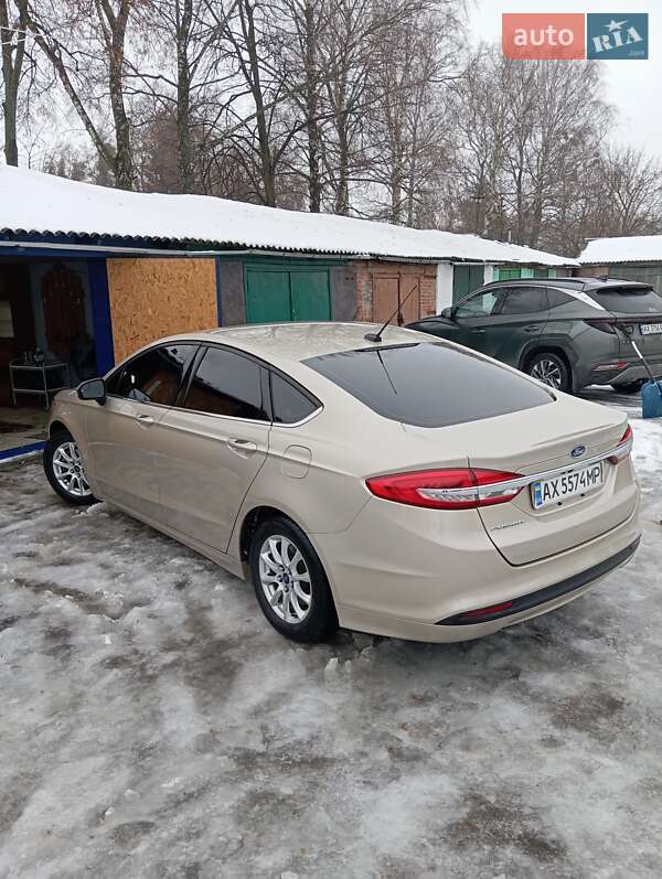 Седан Ford Fusion 2016 в Валках