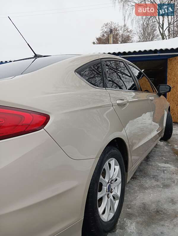 Седан Ford Fusion 2016 в Валках