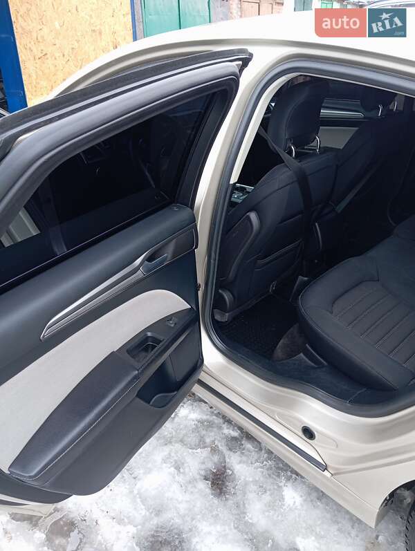 Седан Ford Fusion 2016 в Валках