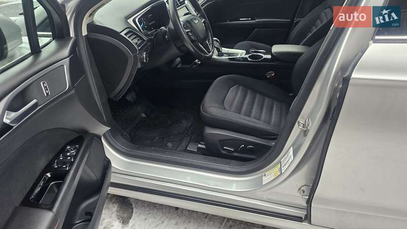 Седан Ford Fusion 2013 в Кам'янському