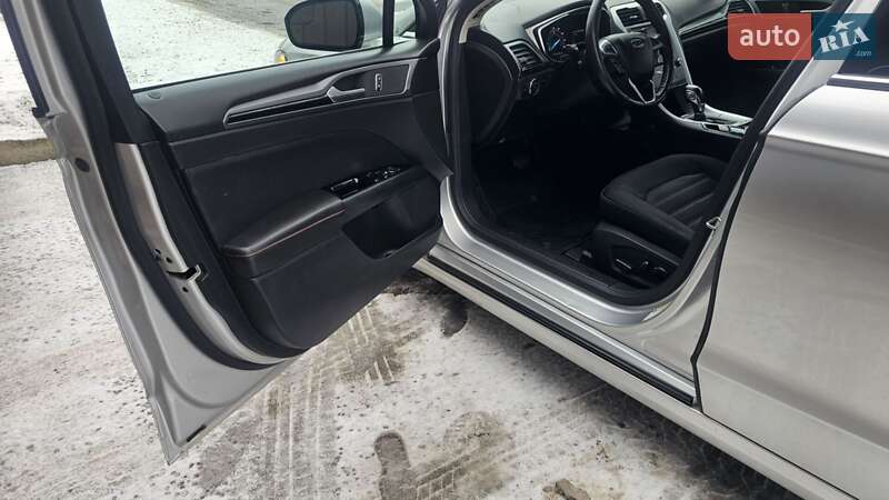 Седан Ford Fusion 2013 в Кам'янському