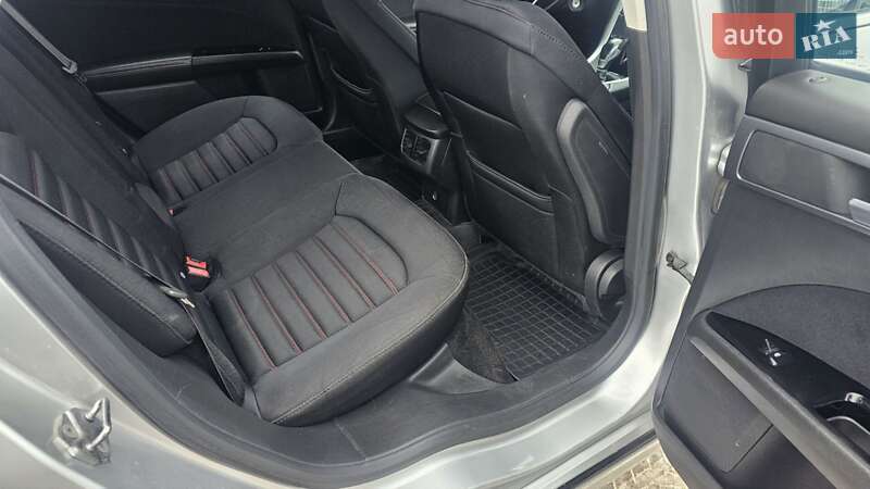 Седан Ford Fusion 2013 в Кам'янському