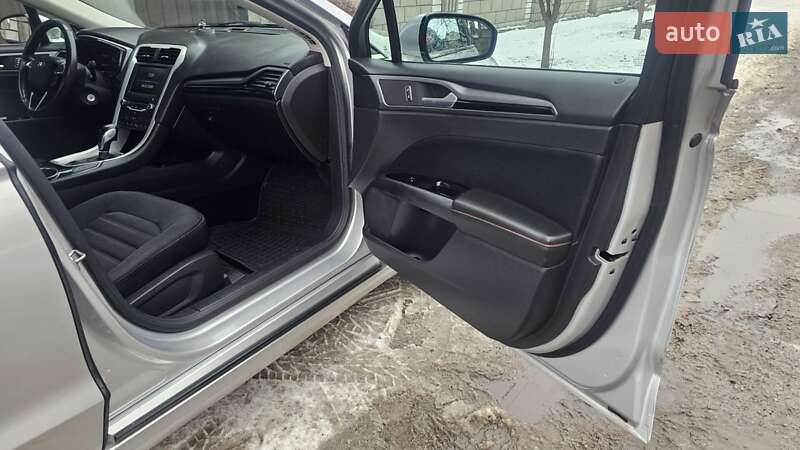 Седан Ford Fusion 2013 в Кам'янському