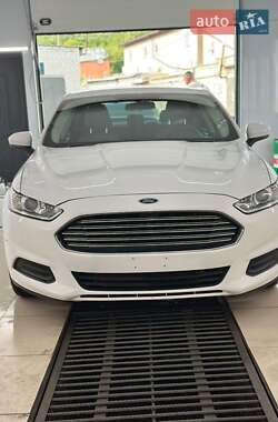 Седан Ford Fusion 2015 в Ромнах