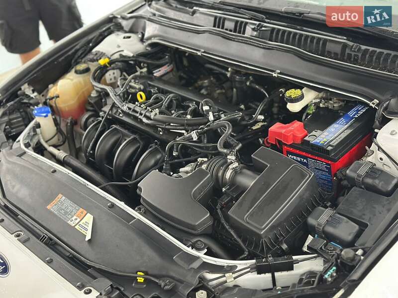 Седан Ford Fusion 2015 в Ромнах