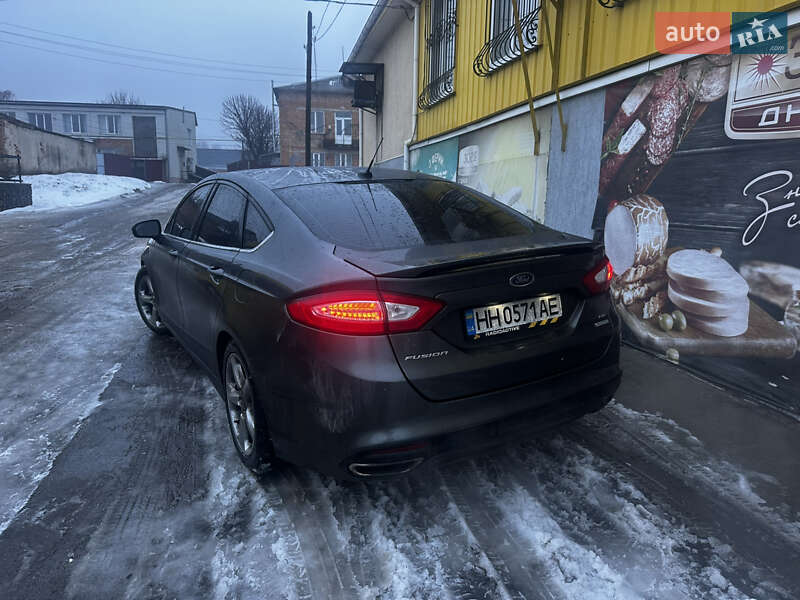 Седан Ford Fusion 2015 в Умани