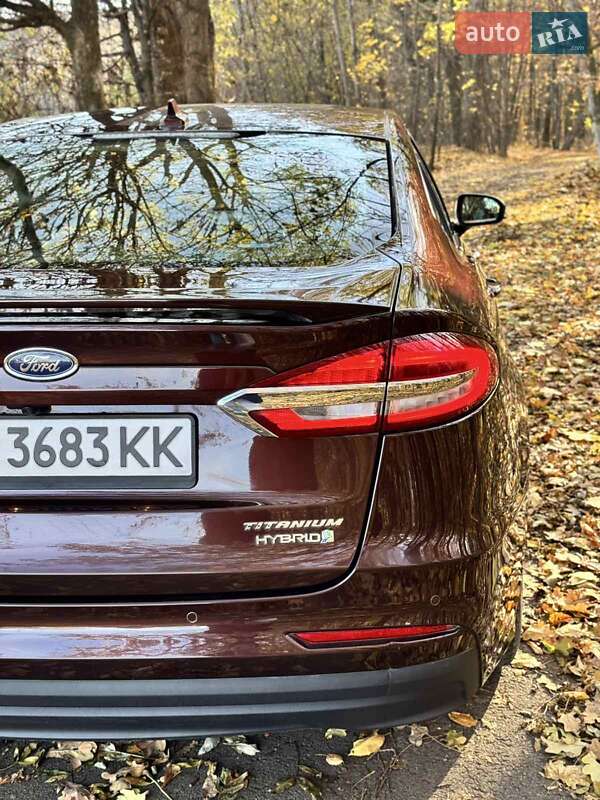 Седан Ford Fusion 2019 в Умани
