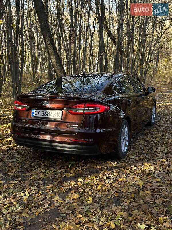 Седан Ford Fusion 2019 в Умани