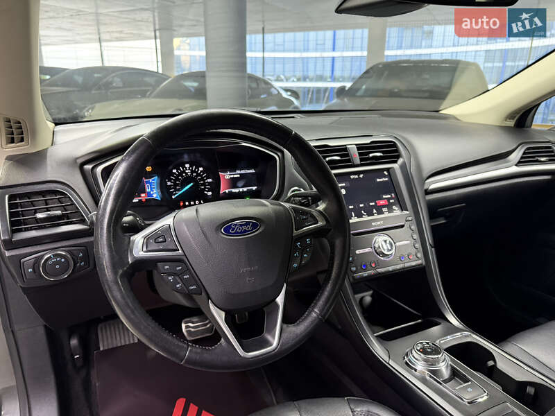 Седан Ford Fusion 2016 в Одесі