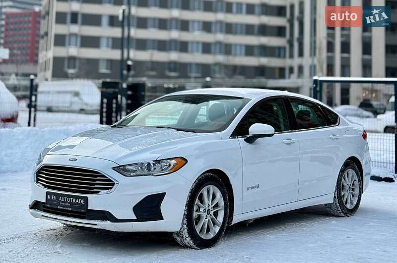 Седан Ford Fusion 2018 в Києві