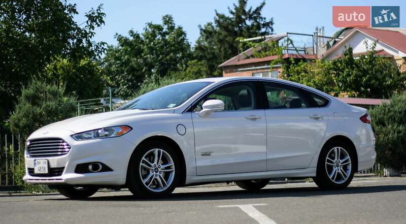 Седан Ford Fusion 2015 в Одесі