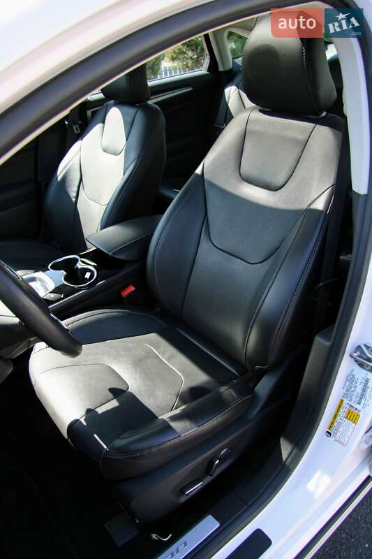 Седан Ford Fusion 2015 в Одесі