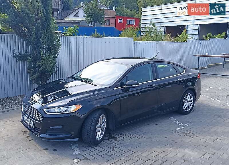 Седан Ford Fusion 2015 в Львове