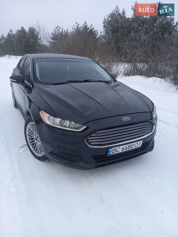 Седан Ford Fusion 2013 в Жовкві