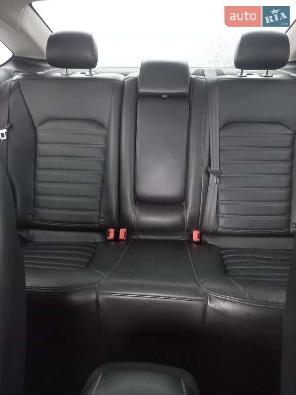 Седан Ford Fusion 2013 в Жовкві