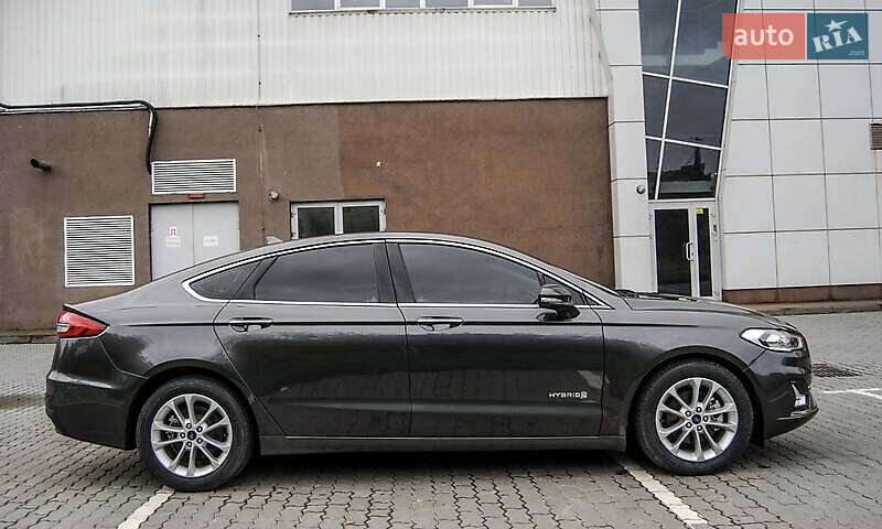 Седан Ford Fusion 2019 в Коростені