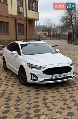 Седан Ford Fusion 2019 в Измаиле