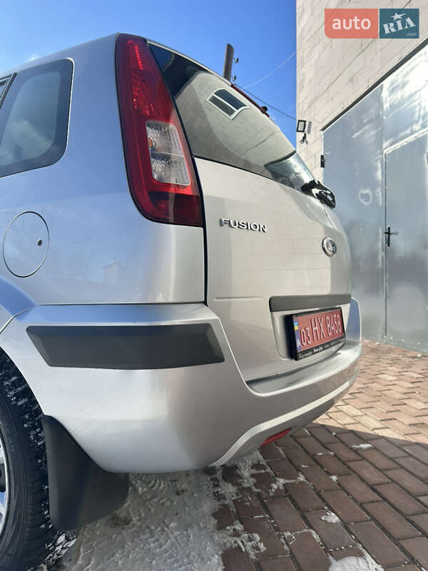 Хэтчбек Ford Fusion 2006 в Хороле