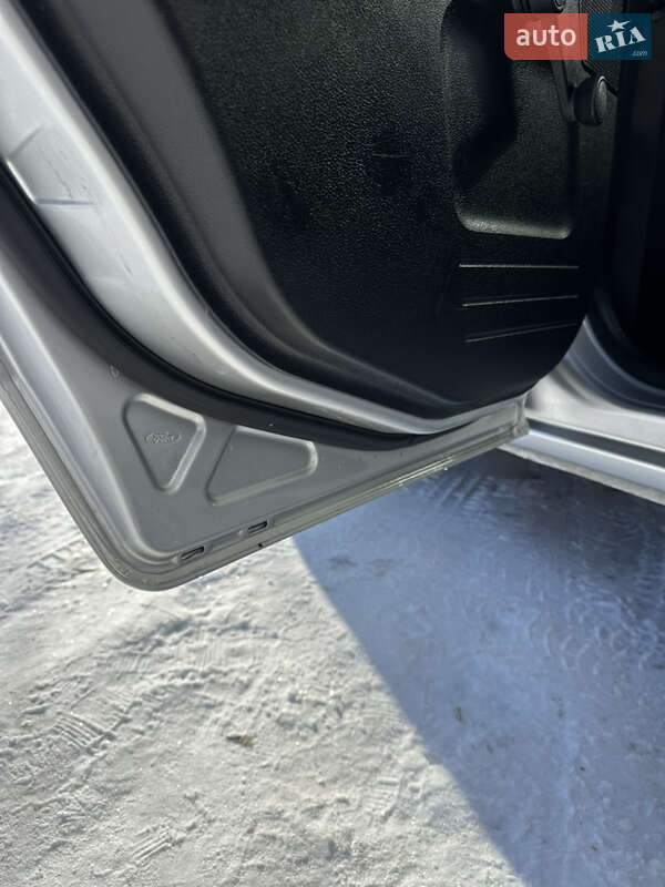 Хэтчбек Ford Fusion 2006 в Хороле