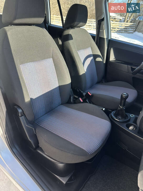 Хэтчбек Ford Fusion 2006 в Хороле