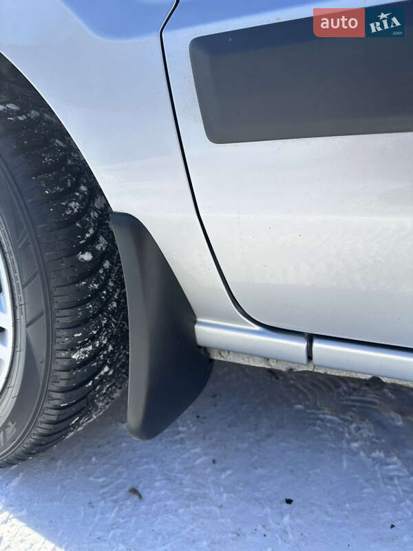 Хэтчбек Ford Fusion 2006 в Хороле