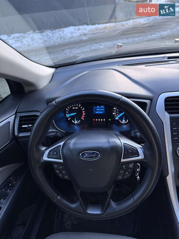 Седан Ford Fusion 2013 в Львові