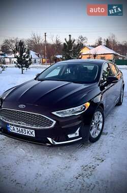 Седан Ford Fusion 2019 в Умані