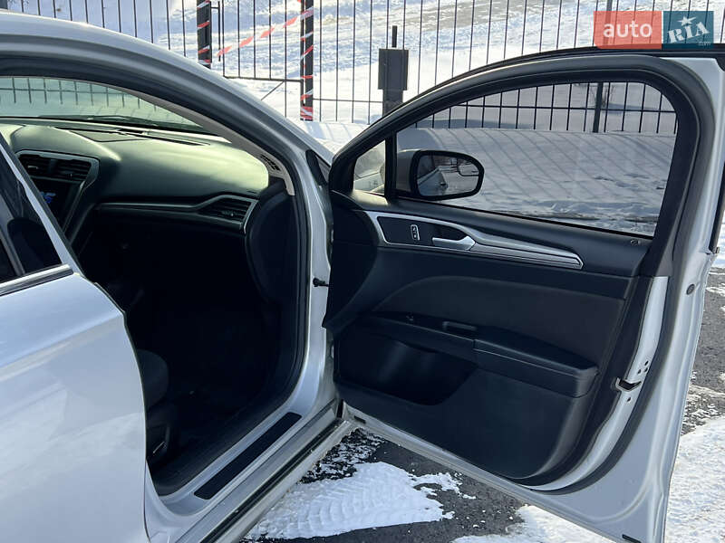 Седан Ford Fusion 2016 в Черкассах