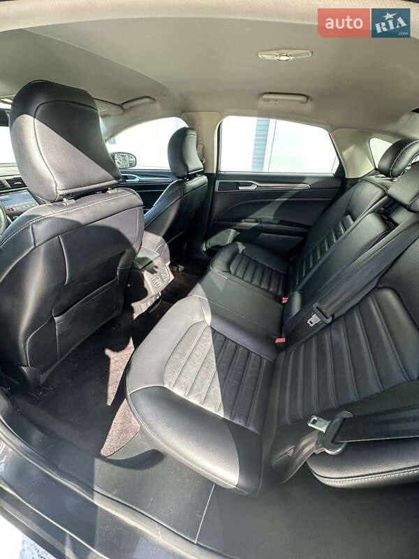 Седан Ford Fusion 2016 в Одесі