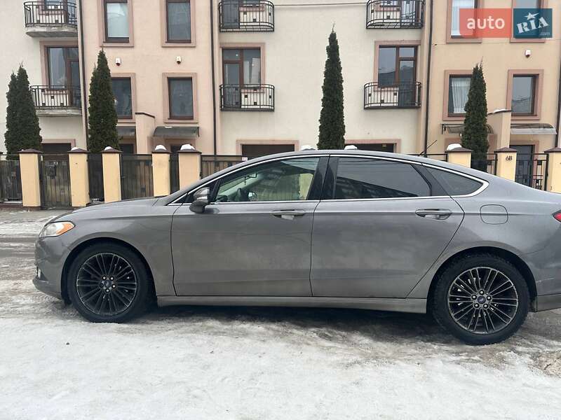 Седан Ford Fusion 2013 в Львові