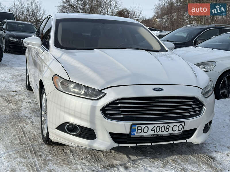 Седан Ford Fusion 2013 в Кременці