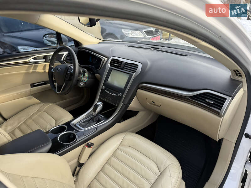 Седан Ford Fusion 2013 в Кременці