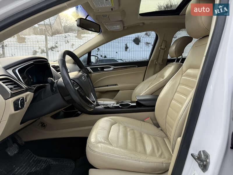 Седан Ford Fusion 2013 в Кременці