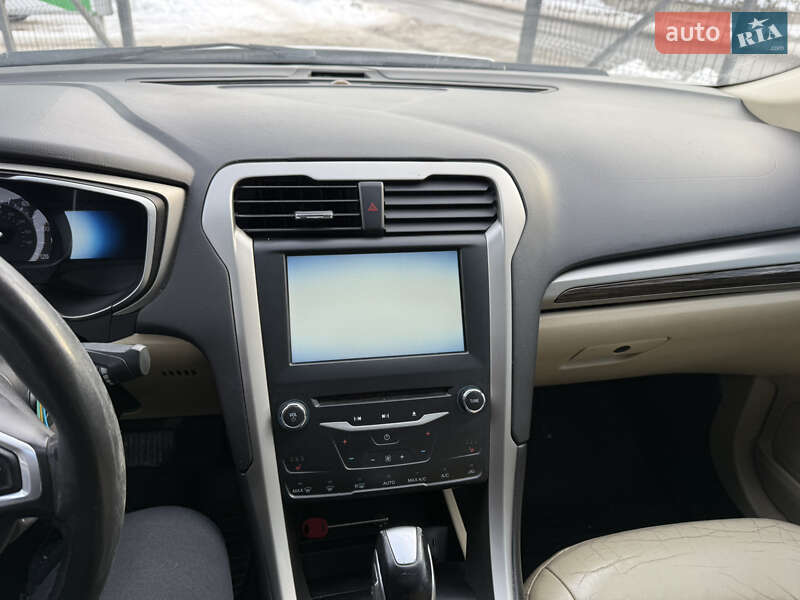 Седан Ford Fusion 2013 в Кременці
