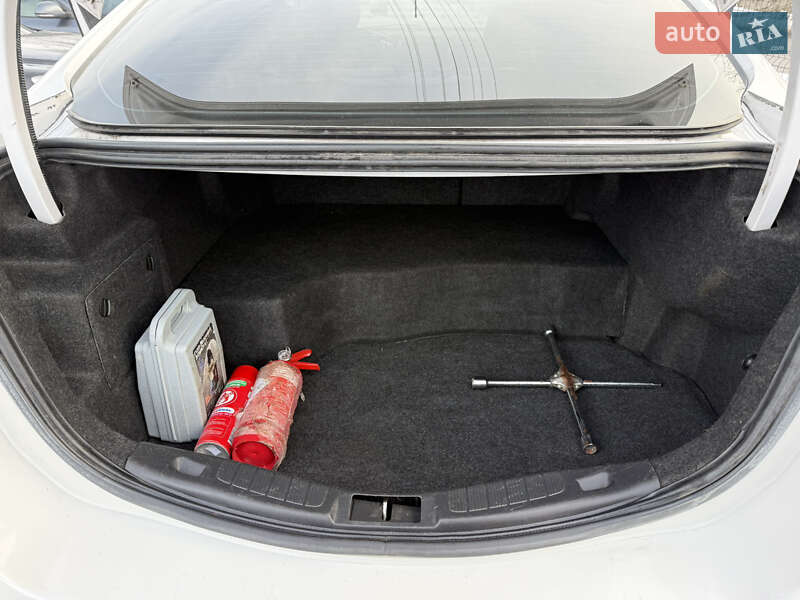 Седан Ford Fusion 2013 в Кременці