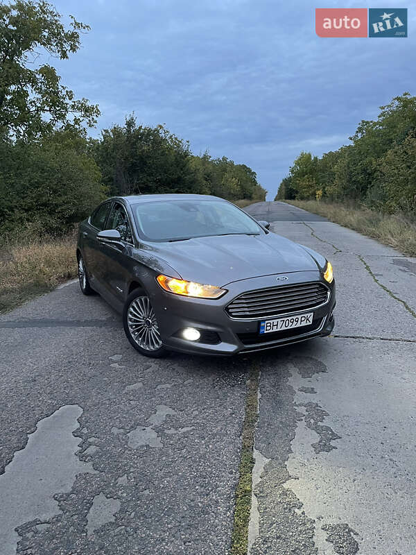 Седан Ford Fusion 2013 в Одесі