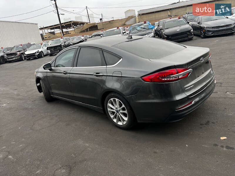 Седан Ford Fusion 2019 в Львове