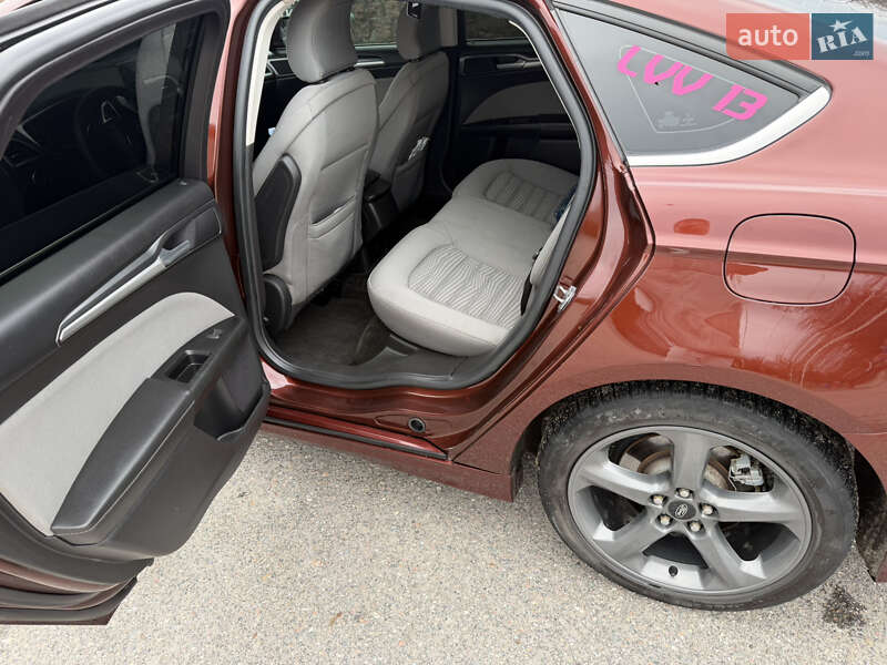 Седан Ford Fusion 2015 в Вишневому