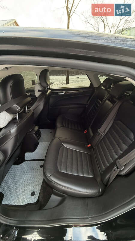 Седан Ford Fusion 2015 в Львові