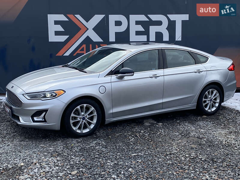 Седан Ford Fusion 2019 в Львове