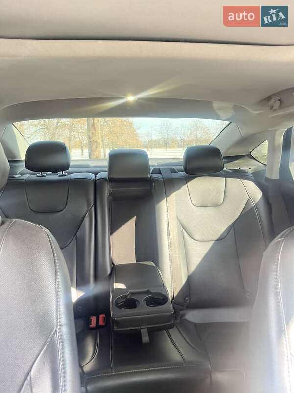 Седан Ford Fusion 2015 в Тиврову