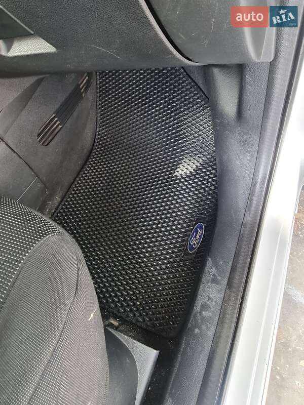 Хэтчбек Ford Fusion 2008 в Новом Роздоле