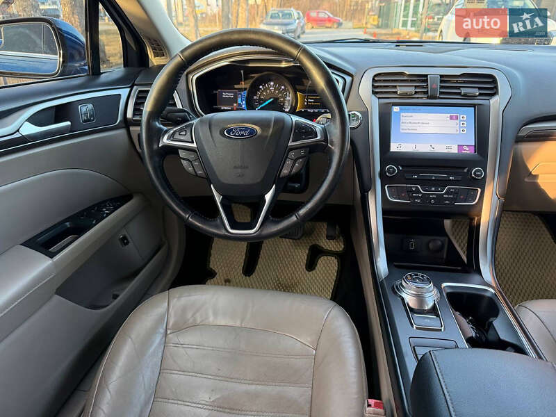 Седан Ford Fusion 2016 в Стрые