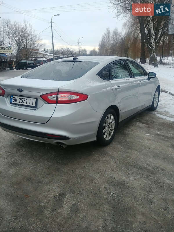 Седан Ford Fusion 2016 в Ровно