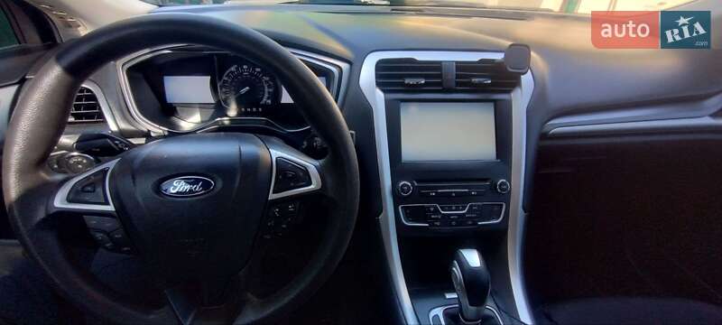 Седан Ford Fusion 2015 в Волочиську