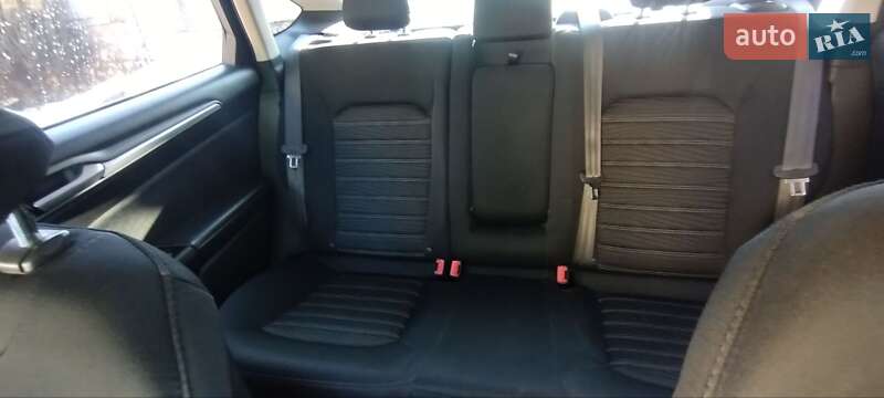 Седан Ford Fusion 2015 в Волочиську