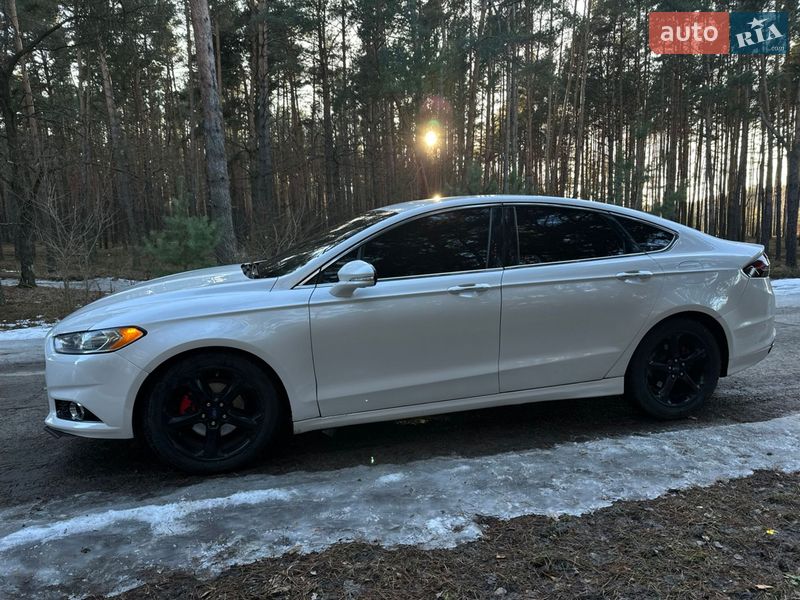 Седан Ford Fusion 2015 в Ровно