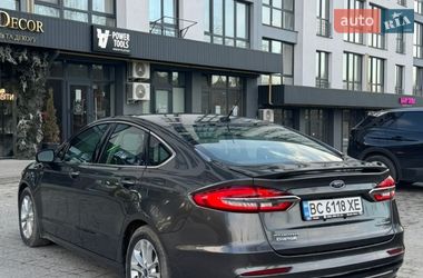 Седан Ford Fusion 2019 в Львове