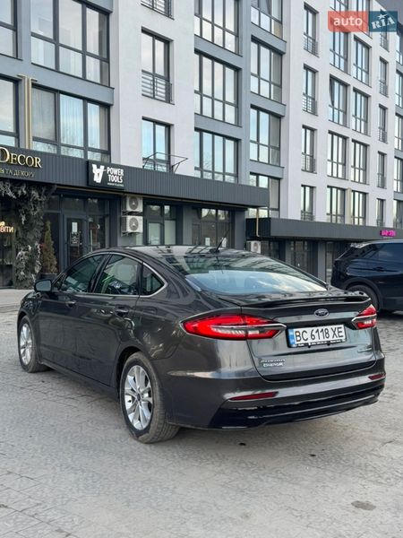 Седан Ford Fusion 2019 в Львове