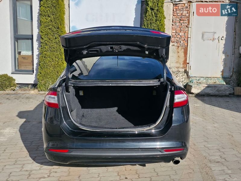 Седан Ford Fusion 2013 в Львове